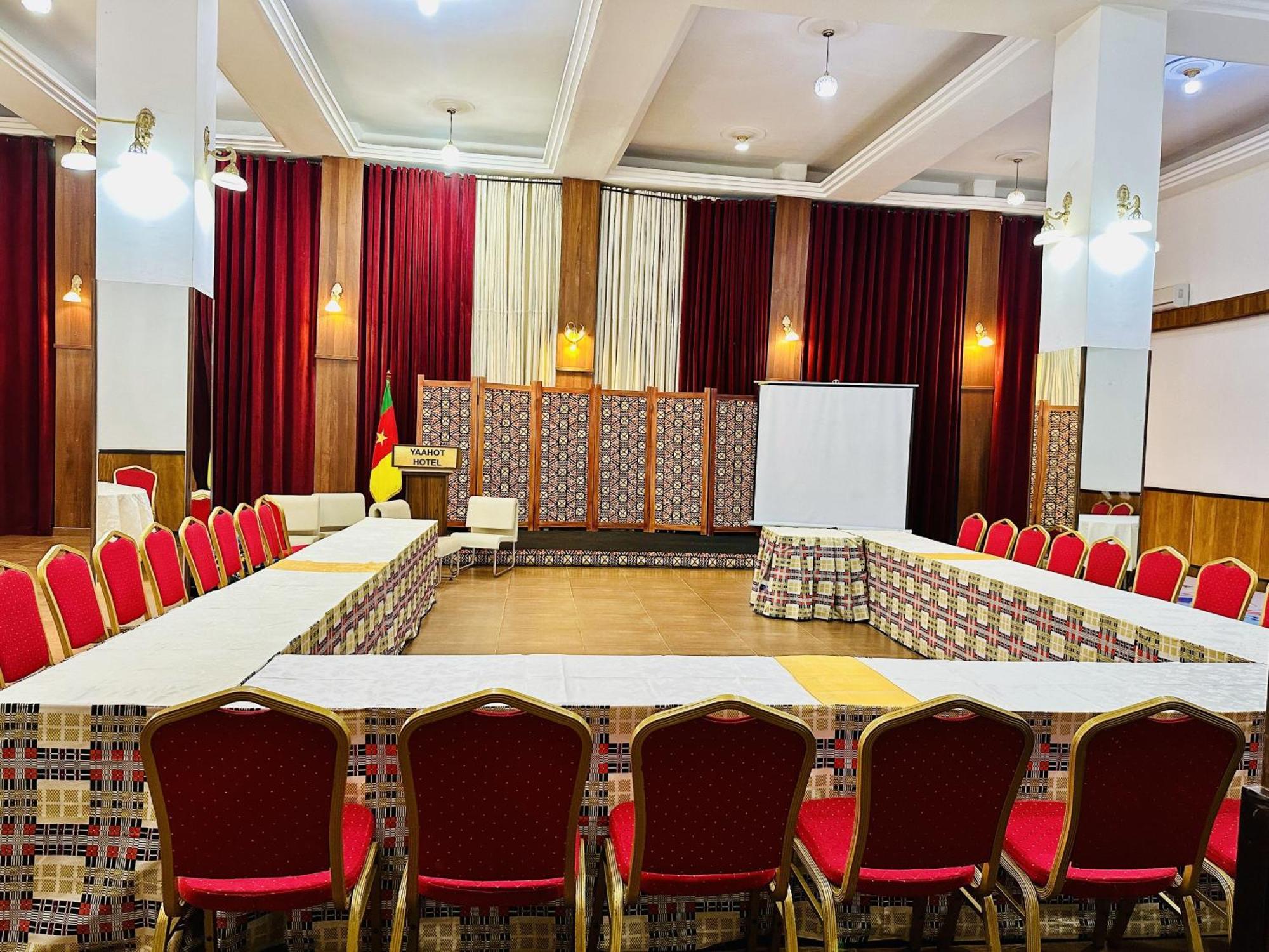 מלון Yaoundé Yaahot מראה חיצוני תמונה